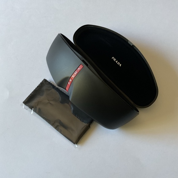 PRADA HARD CLAMSHELL STYLE SUNGLASSES CASE AND CLEANING CLOTH BLACK main image 9